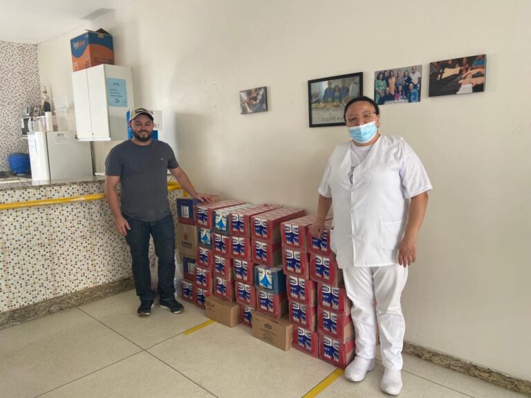 Familiar de paciente faz doação de 450 litros de leite para a Unacon 