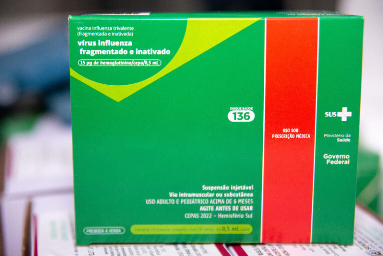 Minas Gerais antecipa campanha e vacinação contra a gripe começa nesta segunda, 3