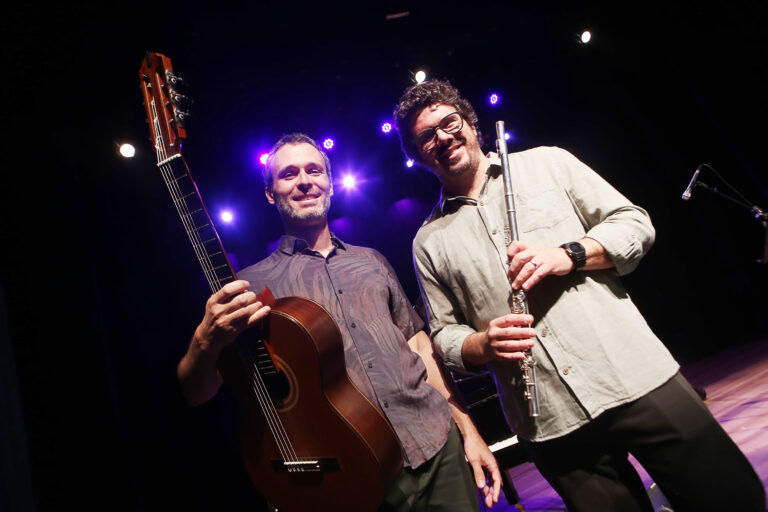 Duo Rodrigo Mendonça e Flávio Danza se apresenta neste sábado  no ‘Encarte Musical’
