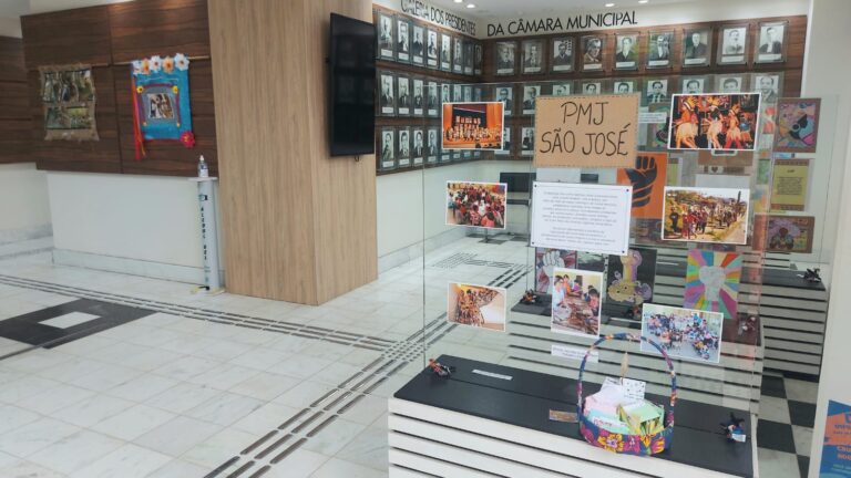 Estudantes do PMJ São José espoem trabalho com o tema Luta Antirracista na Câmara
