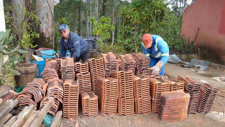 SOS Construção recebe doação de telhas e materiais elétricos