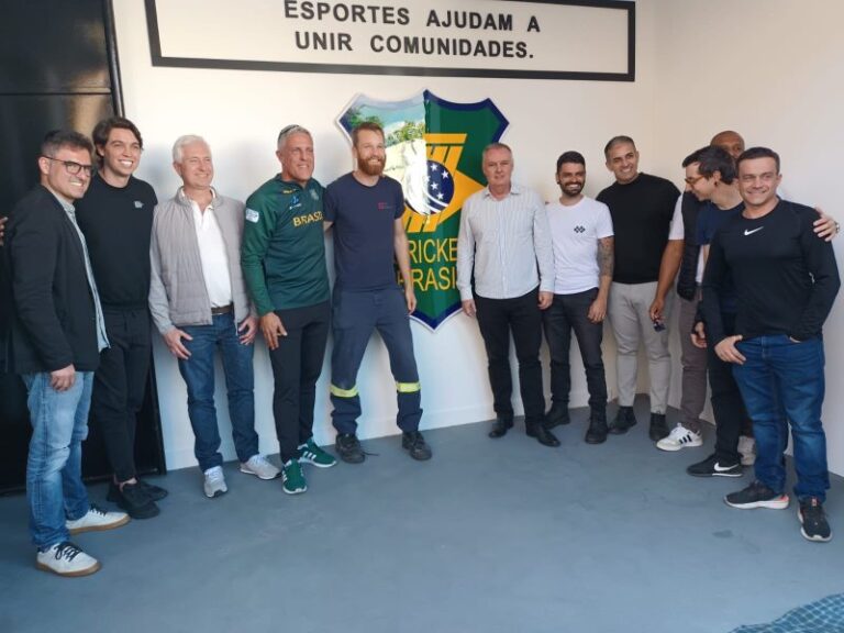 Quadra de esportes do Vilas Unidas torna-se sede do cricket em Poços