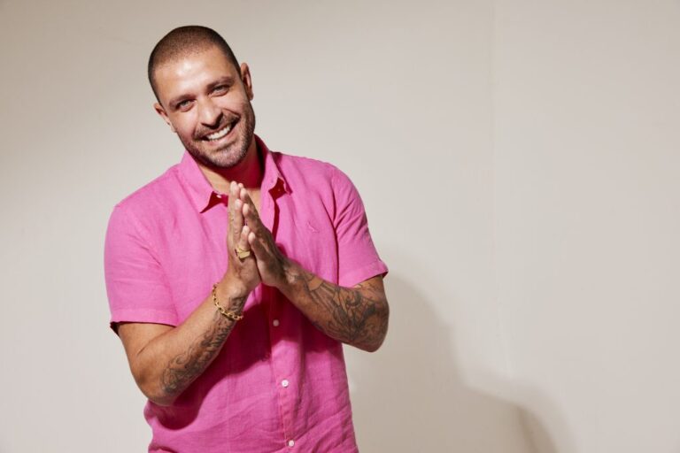 Diogo Nogueira faz show gratuito no festival de inverno de Poços