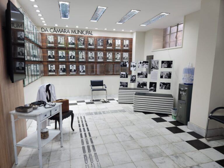 Exposição na Câmara homenageia Jacques Carvalho