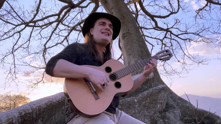 Anderson Martins destaca a música regional do Brasil no exterior