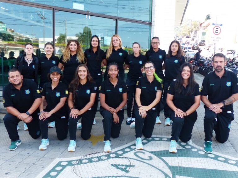 Seleção Brasileira Feminina de cricket chega a Poços depois de jogos nos Estados Unidos
