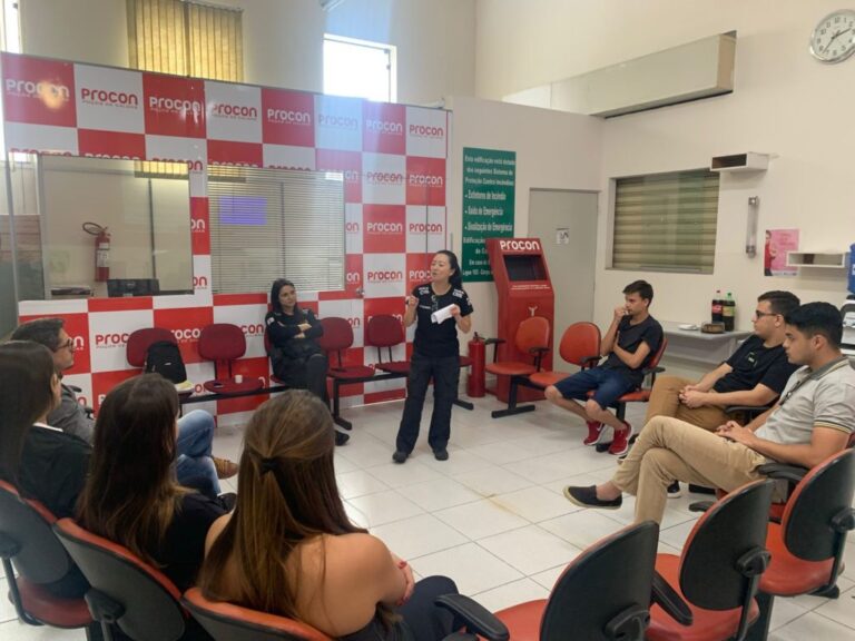 Procon de Poços promove bate papo sobre violência contra a mulher