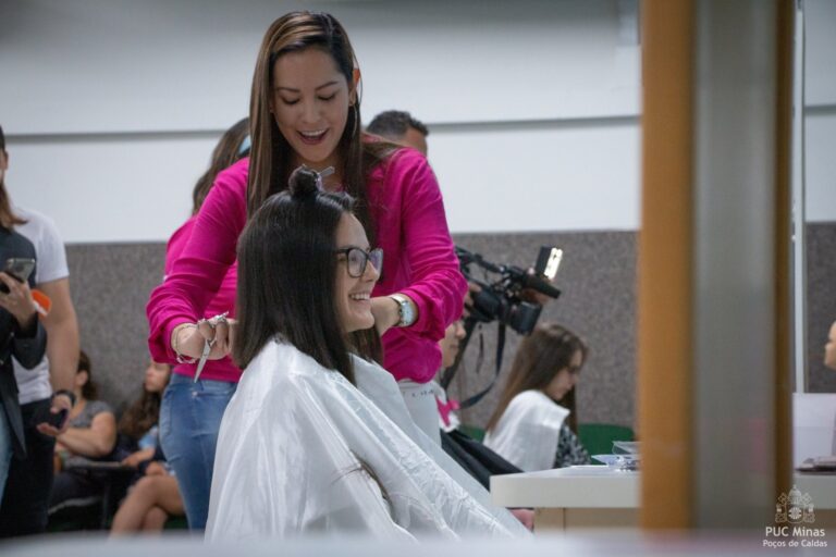 Outubro Rosa: PUC Minas e Gaapo fazem campanha de doação de cabelo em Poços 