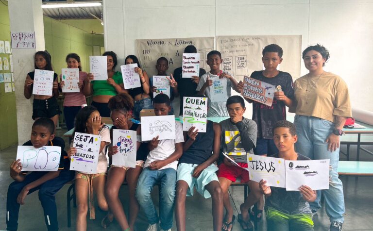 Artista visual Lo Firmino realiza oficina de Lettering em PMJ’s
