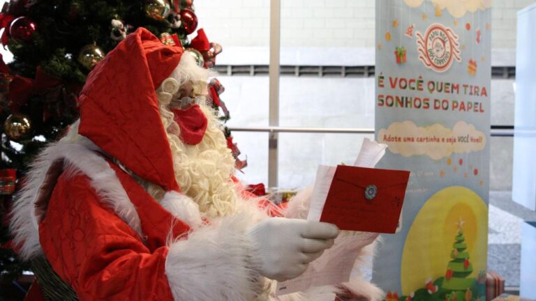 Correios lançam a campanha para adoção de cartinha das crianças