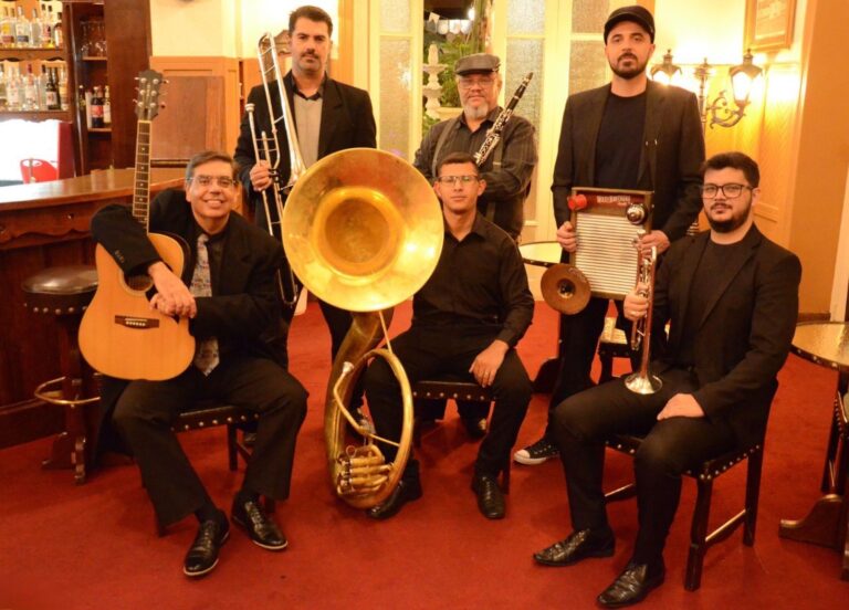 A Nova Velha Banda e Pão e Circo fazem show domingo na Arena Cascatinha