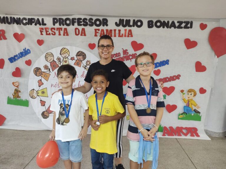 Escola Júlio Bonazzi conquista 17 medalhas em olimpíada de matemática
