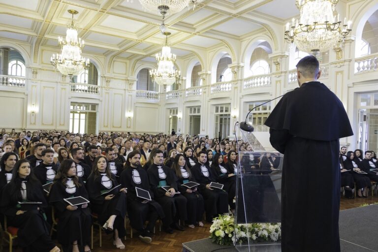 PUC Poços forma primeiras turmas de Medicina do Campus 