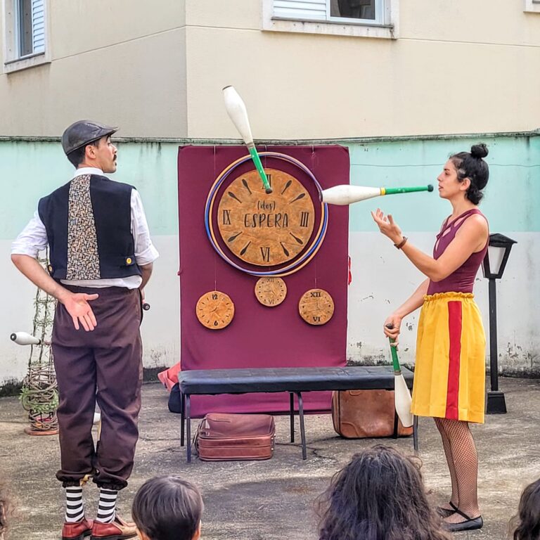 Projeto faz uma viagem ao mundo do circo pelas creches de Poços