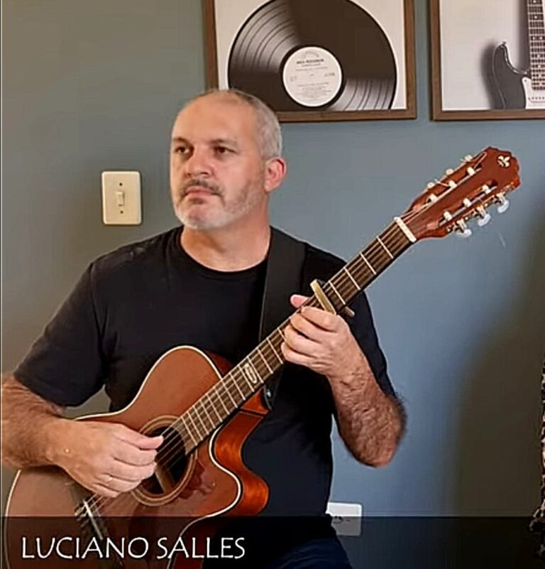 Projeto leva aulas de violão de graça à Casa do Caminho