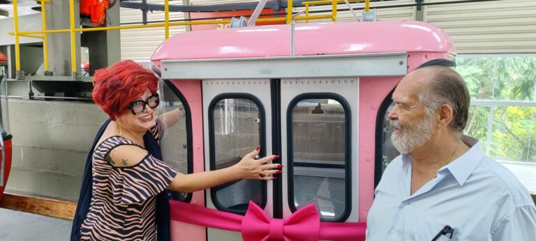 Nany People é homenageada com cabine rosa no teleférico no Mês da Mulher