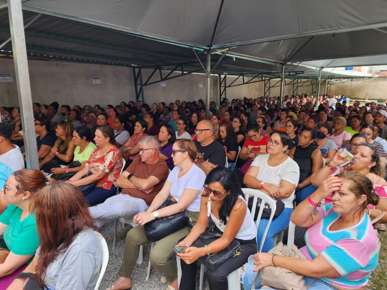 Servidores rejeitam propostas do Executivo de reajuste salarial de 0,38% e aumento de R$ 50 no vale-alimentação