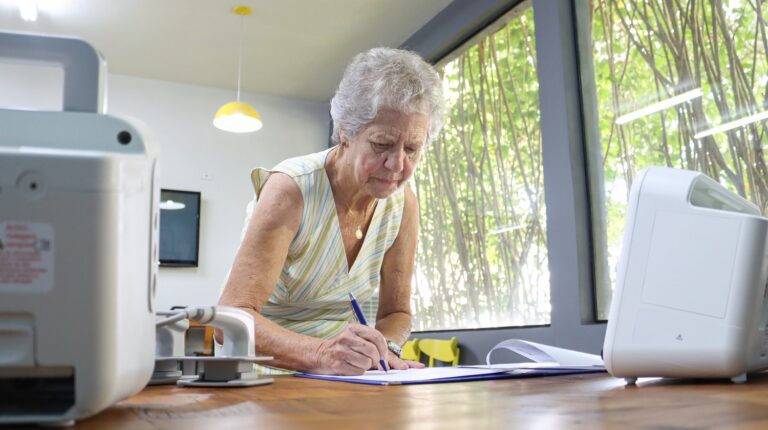 PUC Poços faz novas doações à Santa Casa 