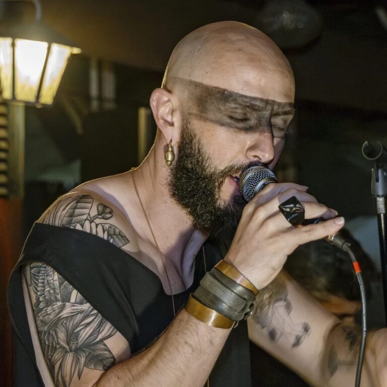 Sá Gabriel e Banda se apresentam com show inédito no IMS Poços 