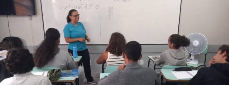 Professora de Poços é uma das melhores no ensino de matemática do país