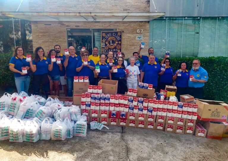 Lions Clube doa 2 mil litros de leite para o Café Cacon