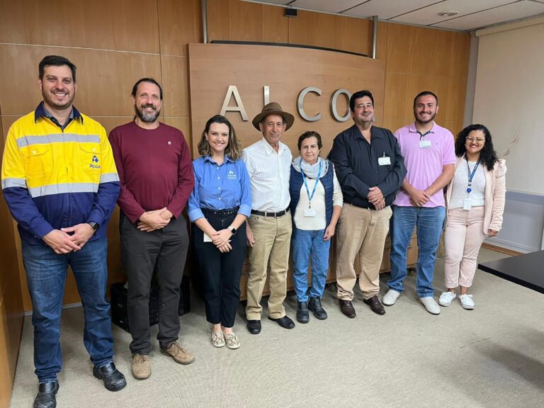 Vereadores de Caldas visitam a unidade da Alcoa Poços