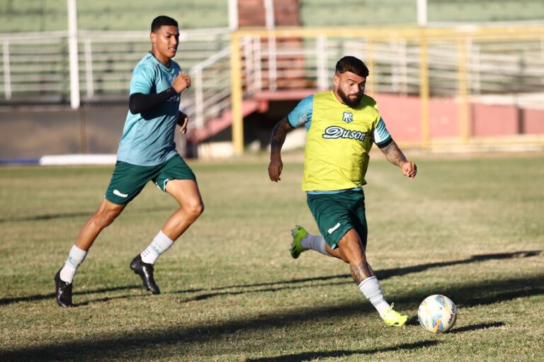 Caldense treina no Ronaldão para primeiro jogo em casa, diante da URT neste sábado
