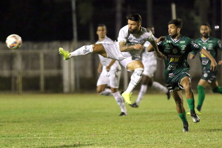 Caldense sofre gol no fim e fica no empate contra o Mamoré