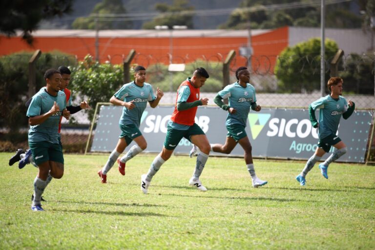 Caldense volta aos treinos para fugir do rebaixamento