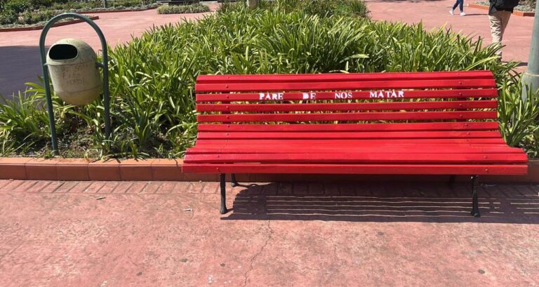 Poços de Caldas institui Projeto Banco Vermelho para combate à violência contra a Mulher