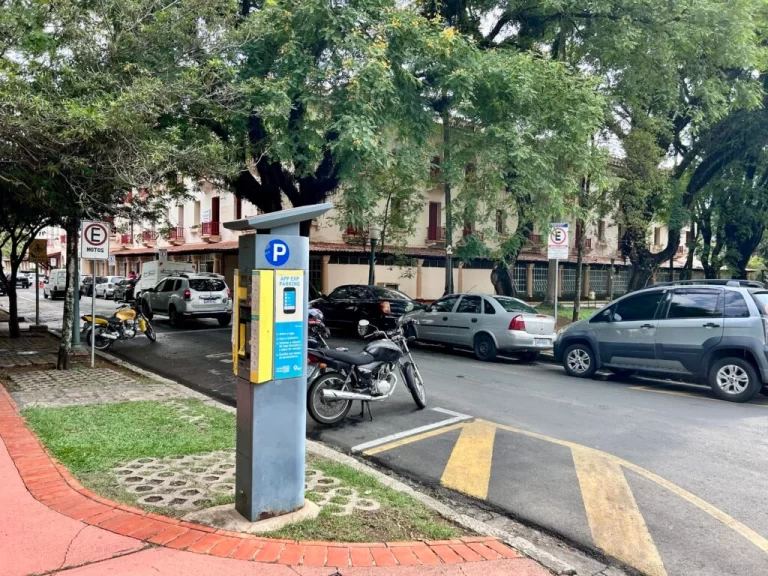 Justiça determina volta da cobrança da Zona Azul em Poços