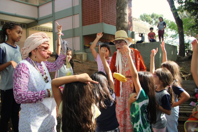 Projeto “idosas carismáticas” visita mais de 2 mil crianças de escolas públicas 