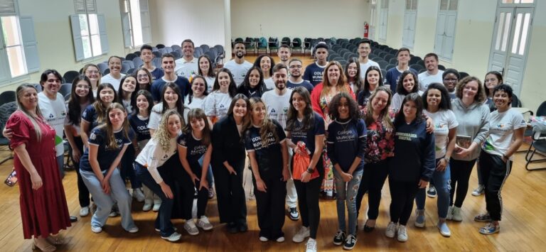 Voluntários da Alcoa encerram o projeto de mentoria com alunos do Colégio Municipal