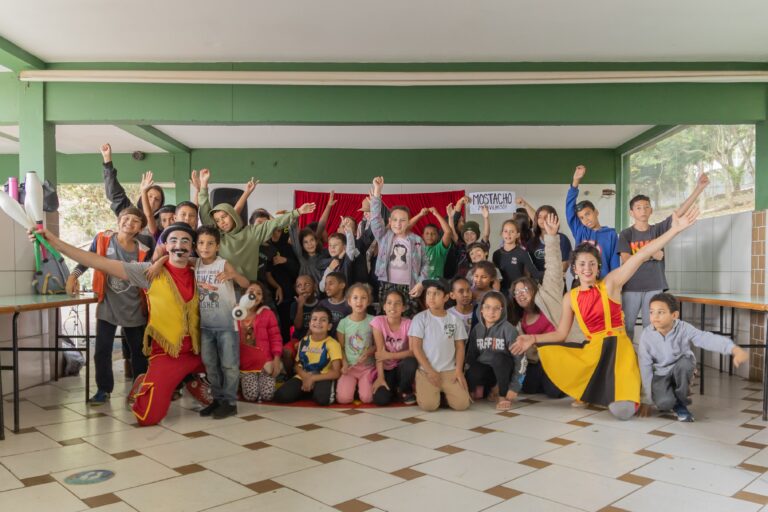 Semana do Circo: projeto da Cia Circônicos transformou a escola em picadeiro