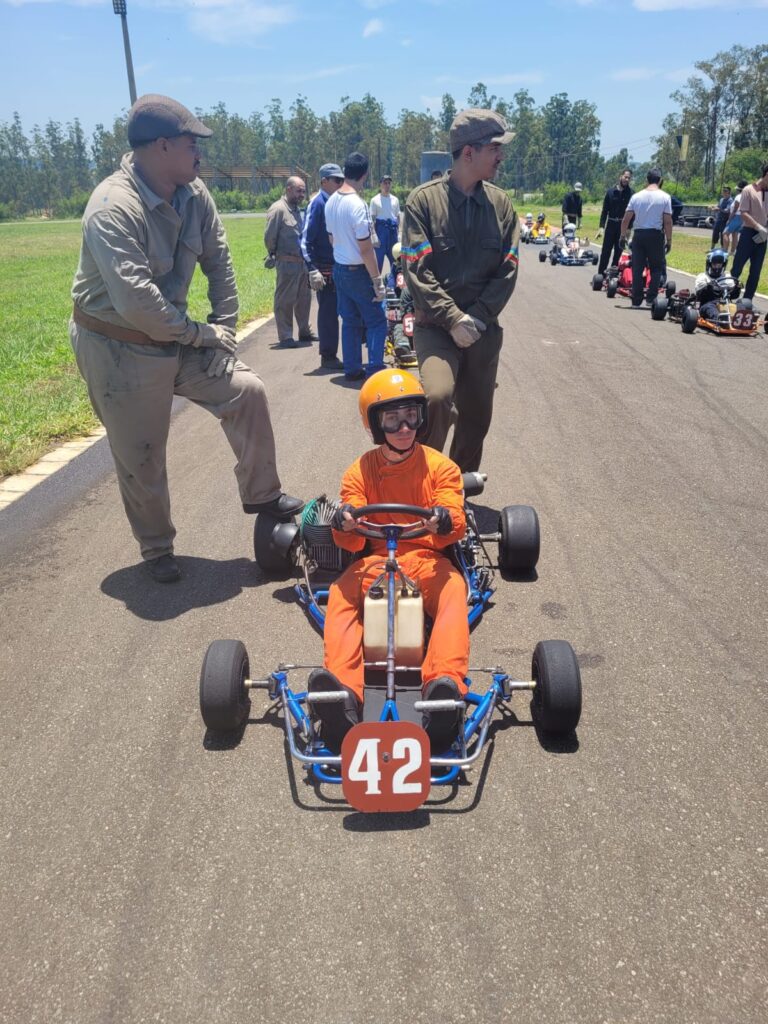 Piloto de kart de Poços é dublê de ator que interpreta Ayrton Senna na Netflix