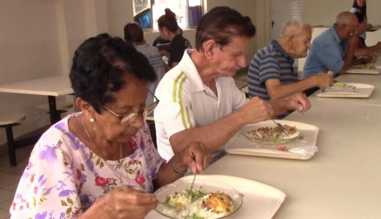 Restaurante Popular oferece almoço especial de Natal nesta terça, 24