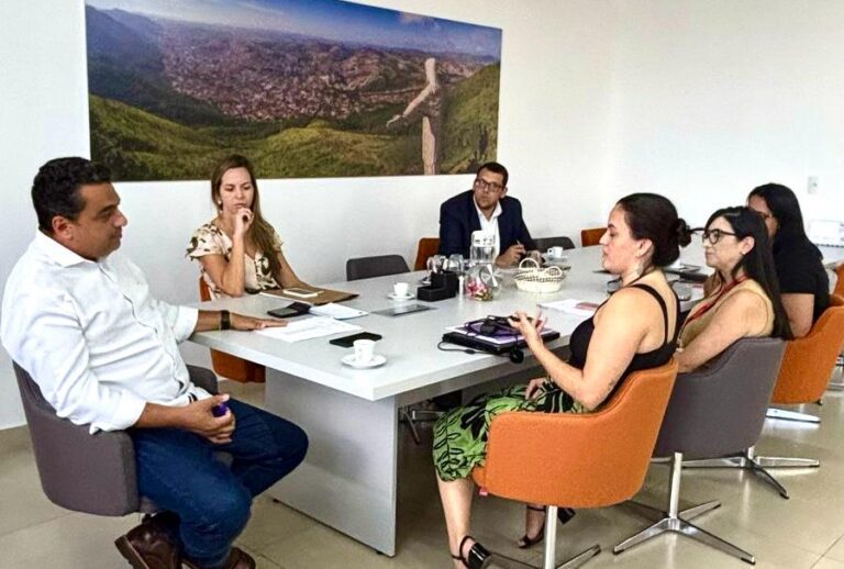 Prefeito e sindicato encontram-se em reunião para discutir Acordo Coletivo