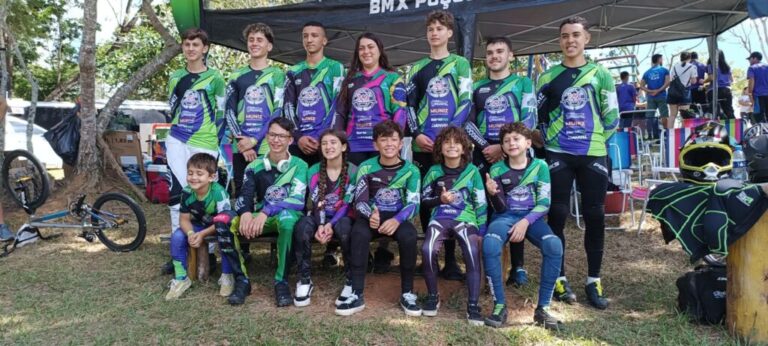 BMX de Poços brilha em competição em Muriaé