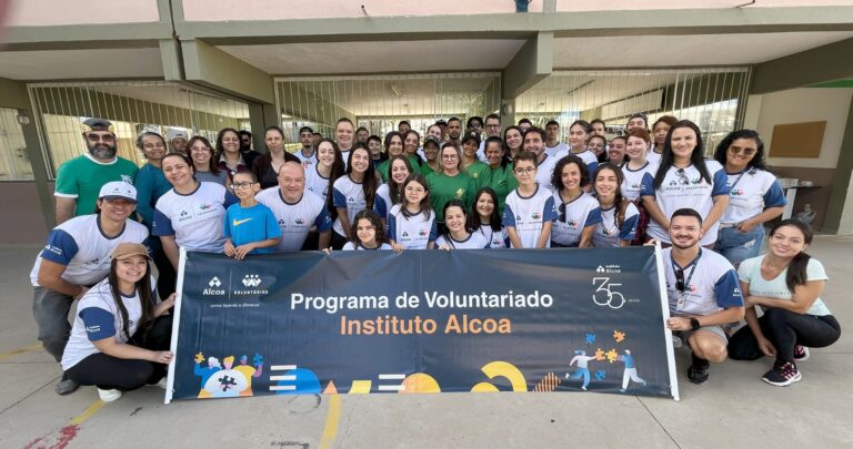 Alcoa realiza primeira ação voluntária do ano em apoio à Coopergore e à Escola Municipal João Pinheiro
