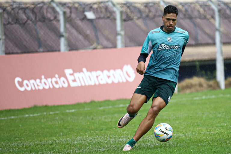 Caldense marca jogo-treino aberto contra o Villa Real no CT
