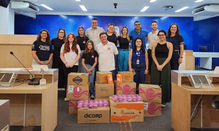 Câmara encerra campanha do Mês da Mulher com arrecadação de mais de cinco mil absorventes