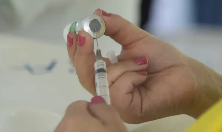 Campanha nacional de vacinação contra a gripe começa nesta segunda