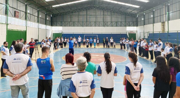 Voluntários da Alcoa Poços promovem ação comunitária em comemoração aos 35 anos do Instituto Alcoa