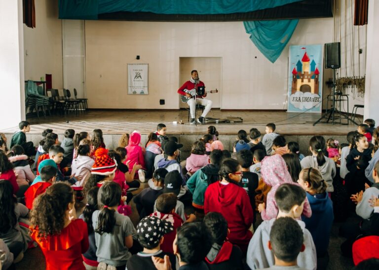 Mununu leva trabalho autoral a instituições de Poços