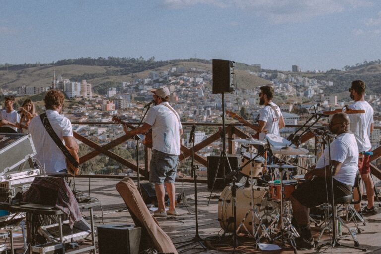 Tardes Tropicais abre temporada 2025 neste domingo no Mirante Santa Rita