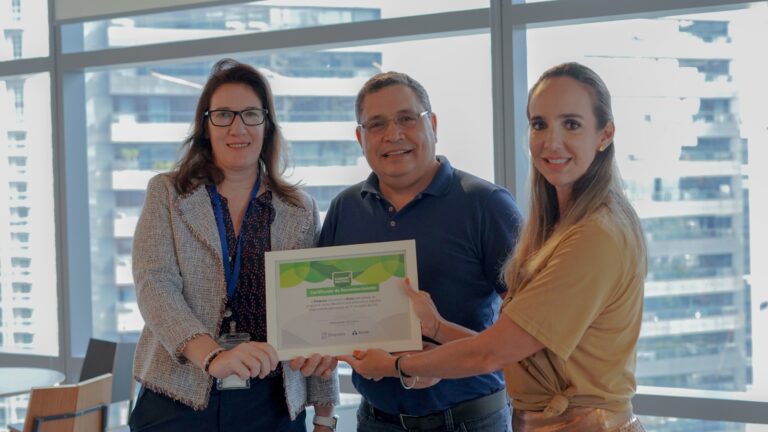 Alcoa e Simpress plantam 1.759 árvores e neutralizam 715 toneladas de CO2
