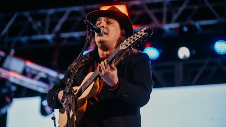 Anderson Martins apresenta show “Tudo Vira Xote” este sábado no Coreto