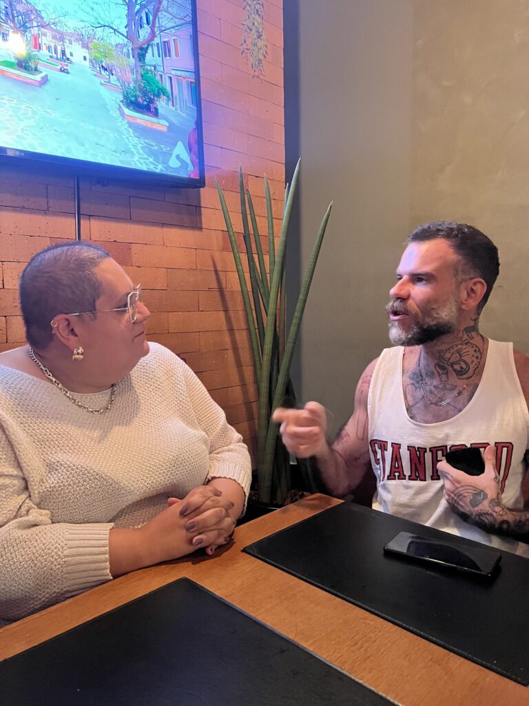 Chico Felitti e Bia Trevisan participam de celebração de 7 anos do podcast Rabiscos na MIA 2025