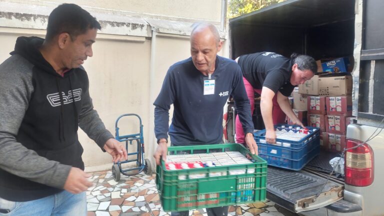 Grupo de Bandeira do Sul doa 750 litros de leite ao Café Cacon da Santa Casa de Poços