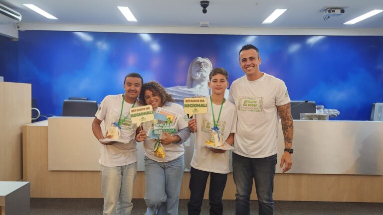 Dupla da EE Doutor João Eugênio vence a Gincana do Saber 2025